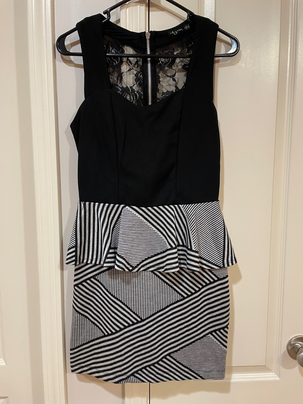 Ruby Rox   Black & White Peplum Lace-Back Mini Dress